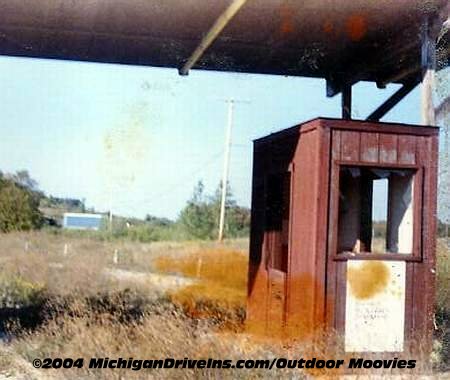 Sundowner Drive-In Theatre - Sundowner Ticket Booth 1990S Courtesy Outdoor Moovies (newer photo)
